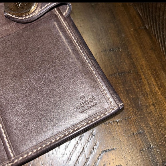 Gucci Monogram Heart Wallet - Picture 8 of 9